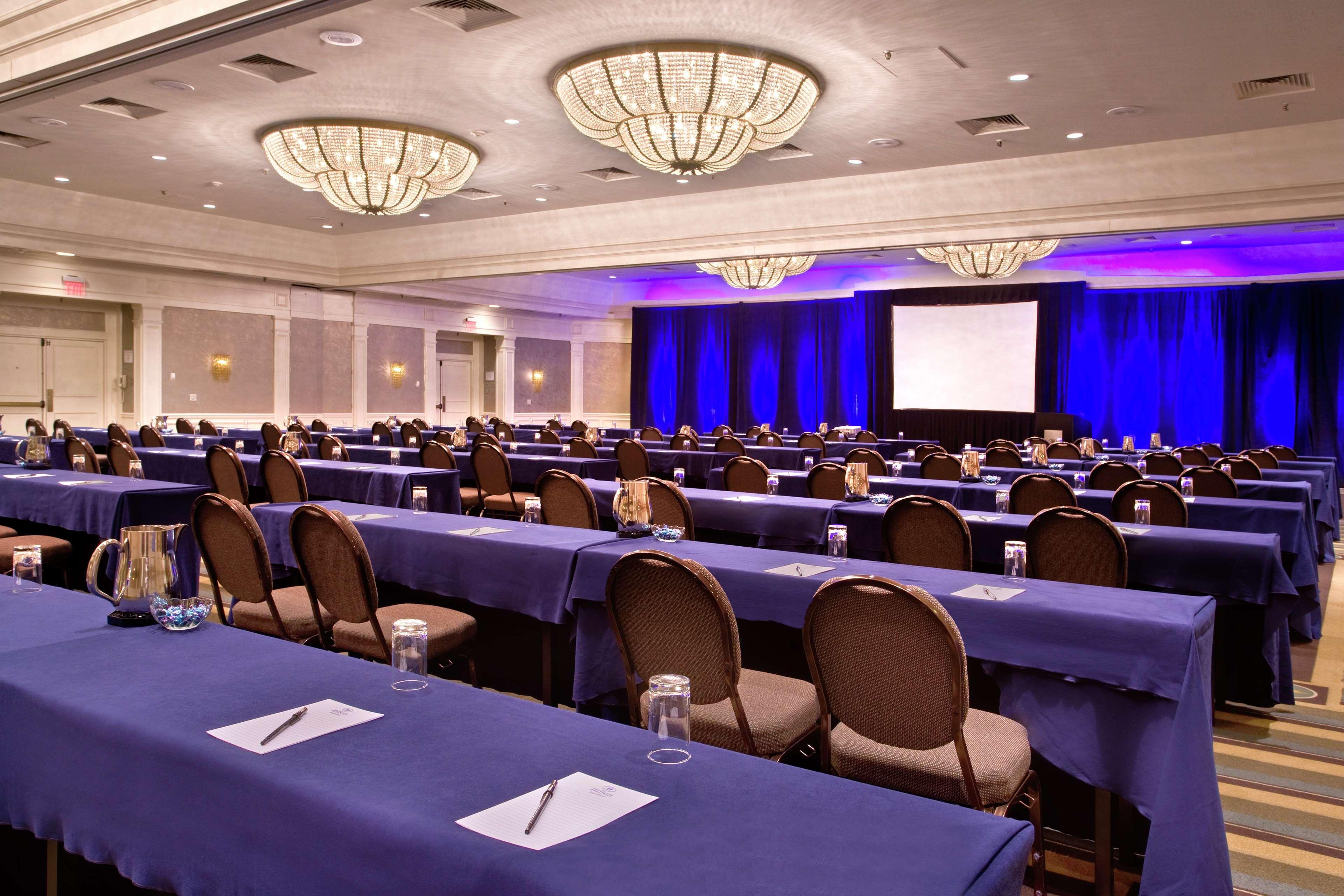 Doubletree By Hilton Hartford Downtown Hotell Exteriör bild